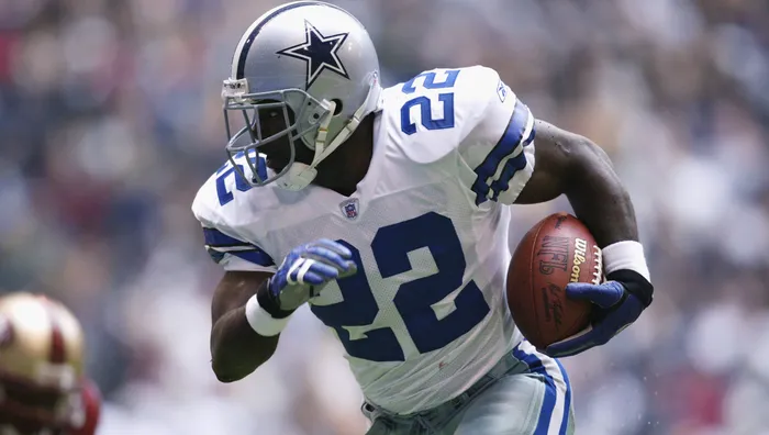 Emmitt Smith runs the ball.